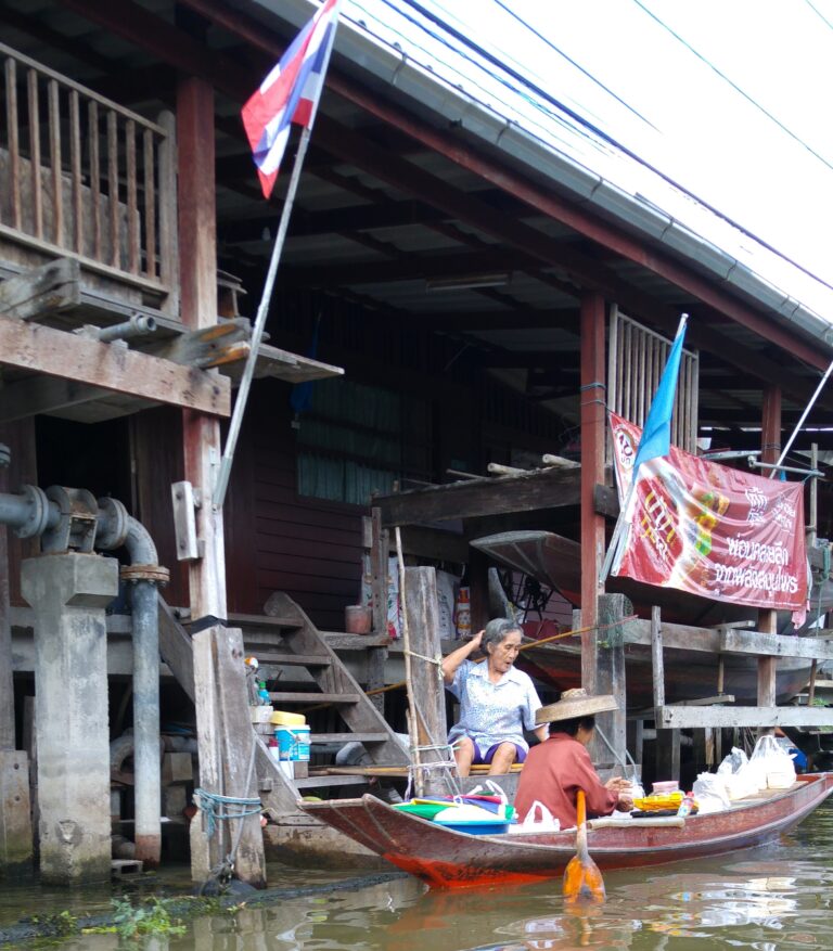 Viaje a Tailandia día 2: mercado flotante-mercado del tren-cascadas de Erawan